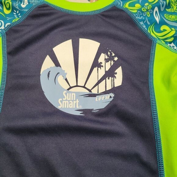 NEW Kids Sun Smart Beach Gear Surf's Up Swim Tee Rash Guard Size M - Picture 2 of 10